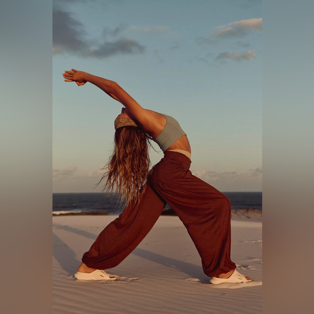 NWT FP Movement Find Your Flow Pants - Picture 3 of 4